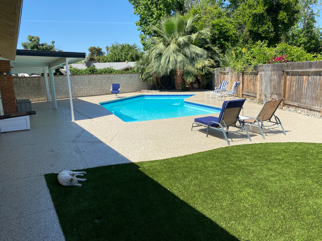 Pool with tan concrete epoxy coating